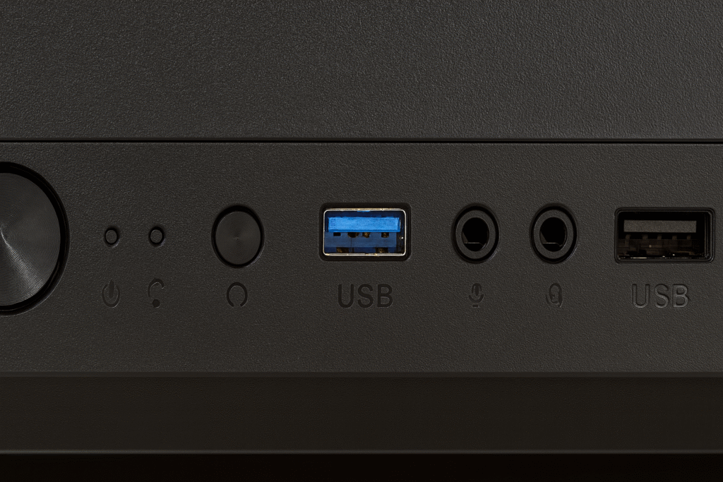 CONECTIVIDAD DE ALTA ACCESIBILIDAD
🔌
USB 3.0
Conexión ultrarrápida para periféricos y almacenamiento
💻
USB 2.0
Compatibilidad universal para dispositivos estándar
🎧
Audio & Micrófono
Puertos frontales para auriculares y micrófono
⚡
Encendido / Reinicio
Control rápido y accesible al alcance de tu mano
Diseñado para máxima funcionalidad con conectores frontales de fácil acceso y control total al alcance de tu mano.